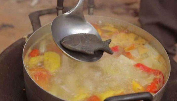 Bạn có tin cá sắt nấu canh đang cứu 2 tỷ người trên thế giới?